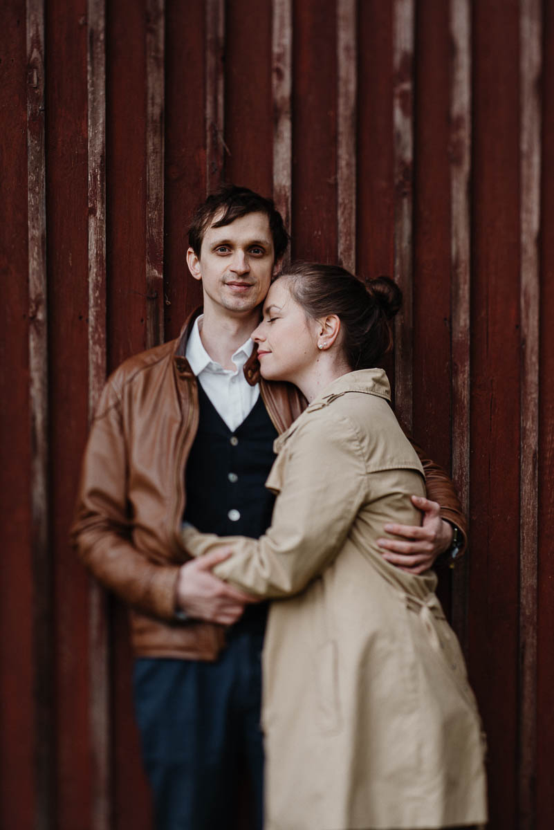 Paarbilder Schloss Proschwitz vor einer Bretterwand