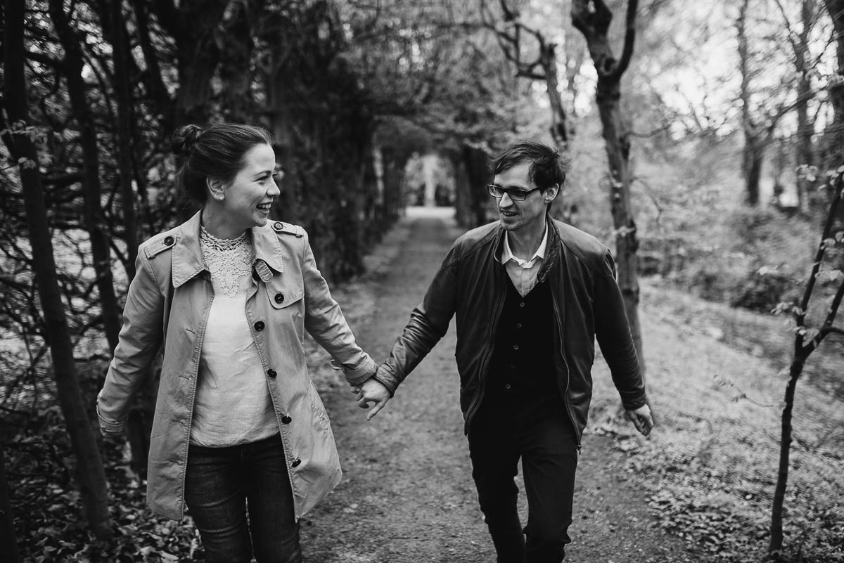 Bilder ohne Posing beim Fotoshooting im Park