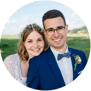 Rundes Bild Brautpaar mit Blick in die Kamera