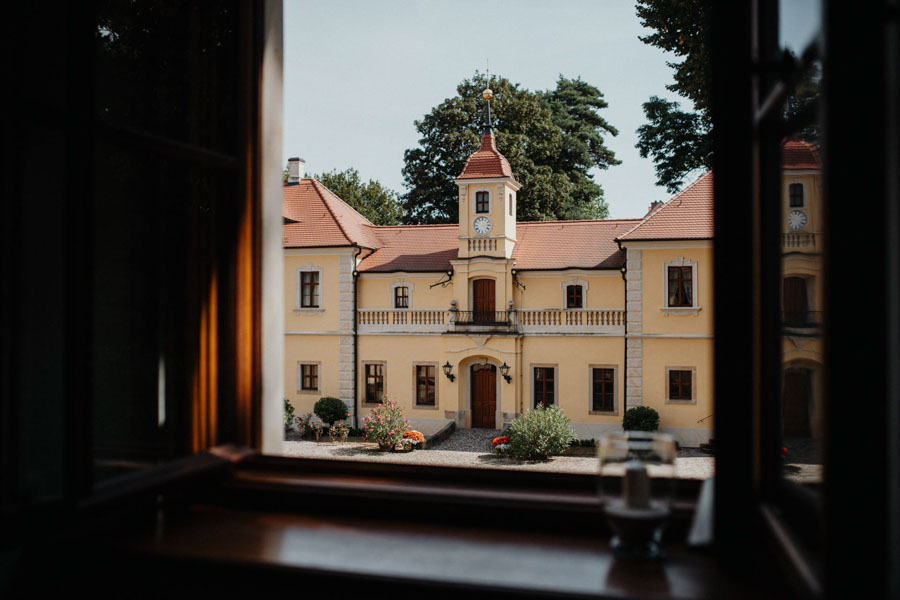 hochzeit auf schloss proschwitz Blick zur Vinothek