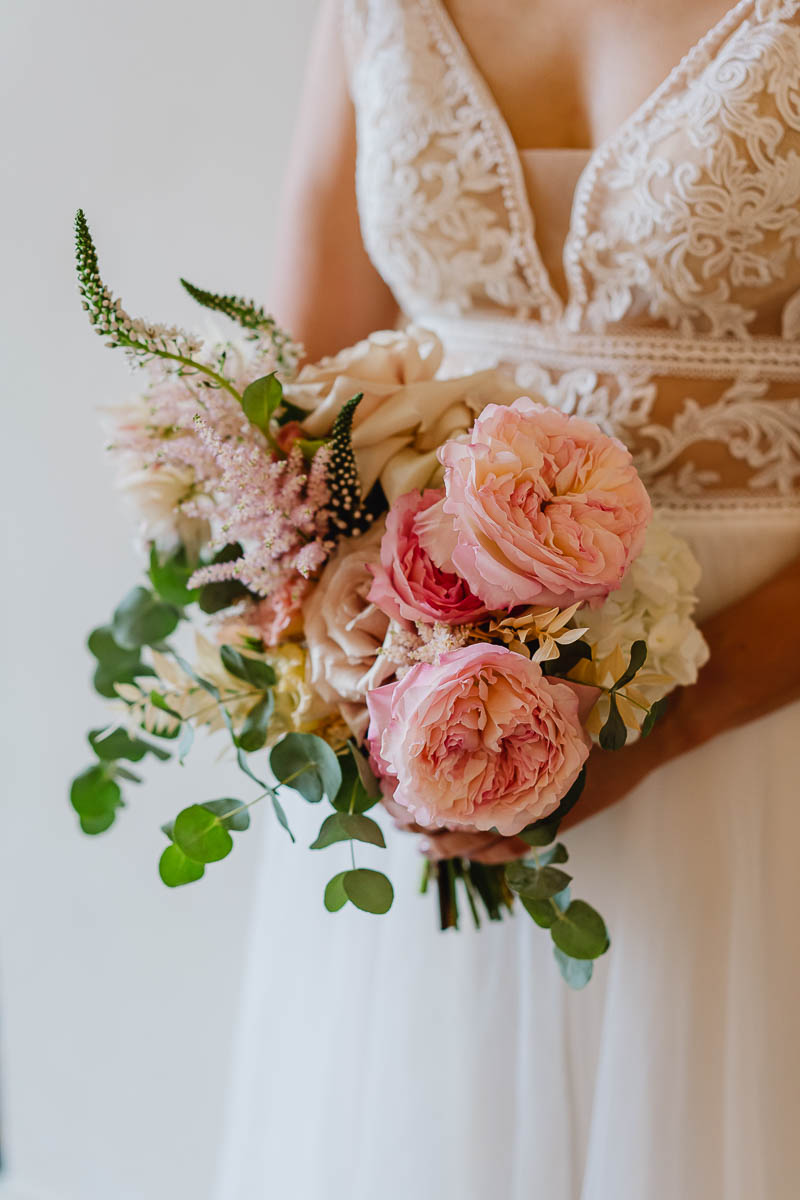 Braut mit Brautstrauß