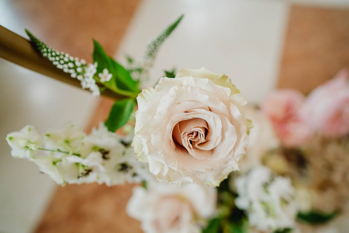 Blumenschmuck freie Trauung Schloss Proschwitz Trausaal