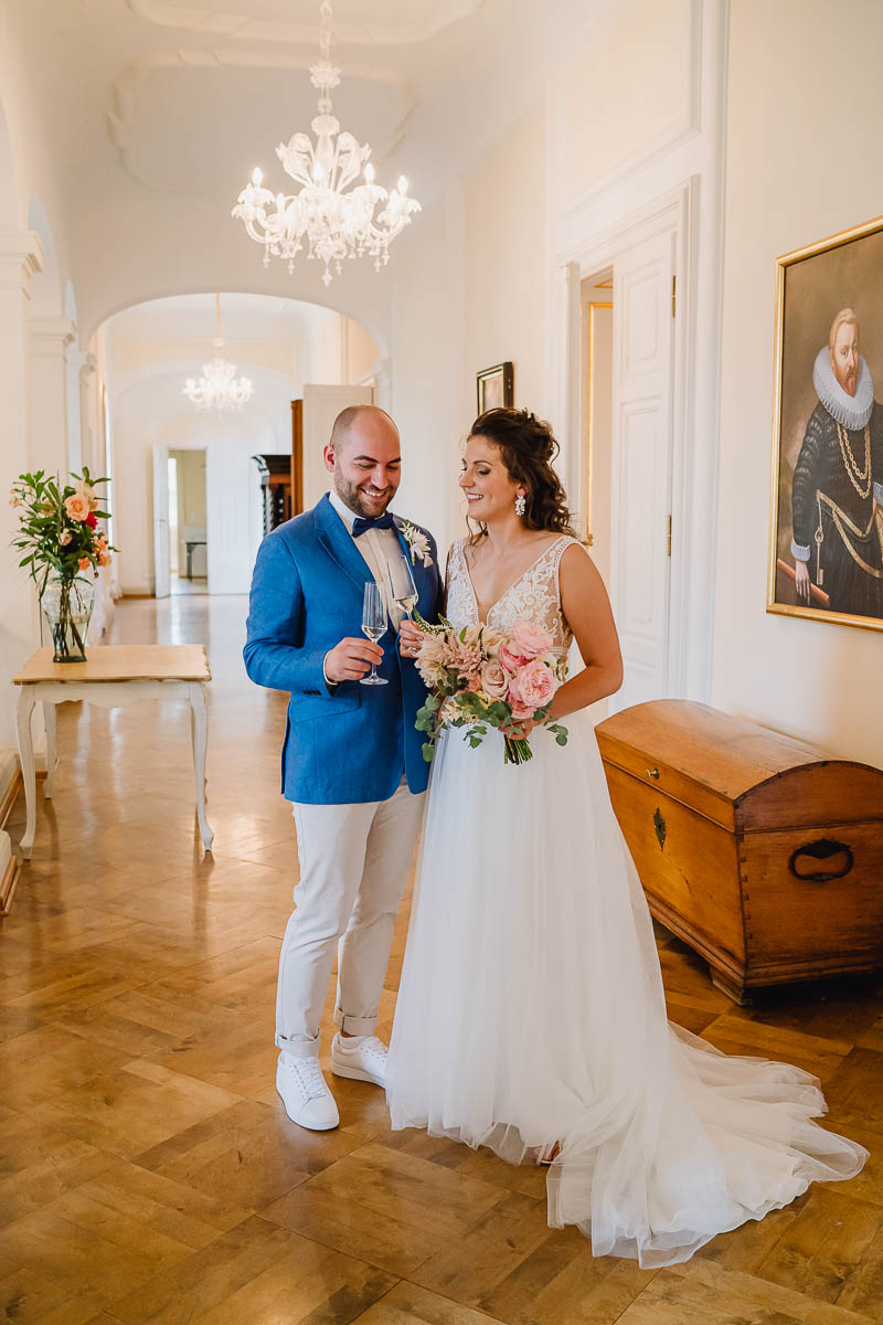 Brautpaarshooting mit Champagner