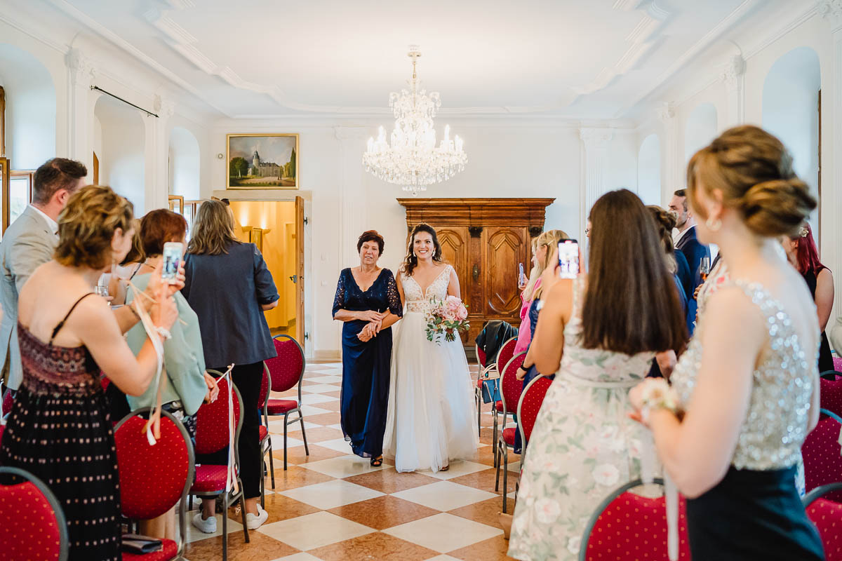 Brautmutter und Braut