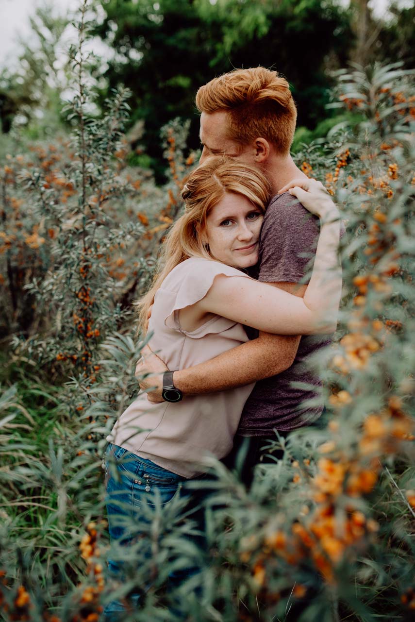 Zärtlicher Moment bei einem Paar Fotoshooting