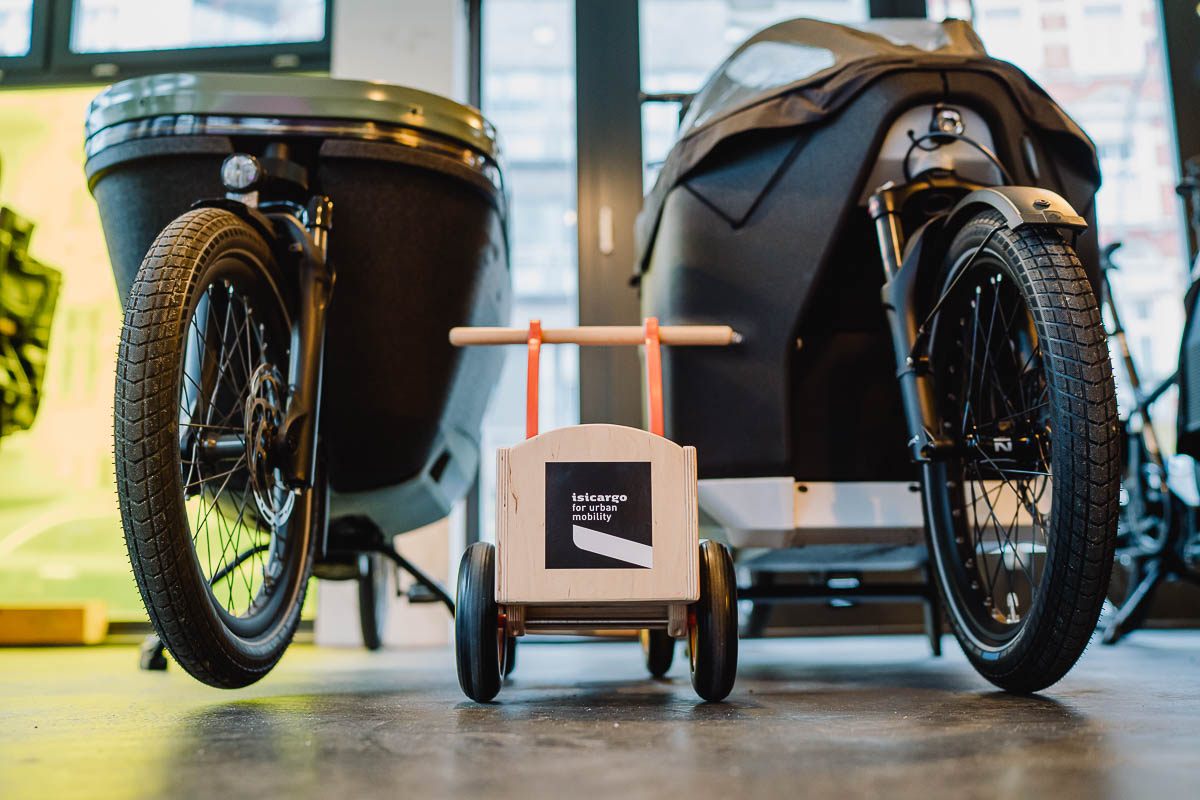 Unternehmensreportage vom Verkauf mit kleinen und großen Bikes