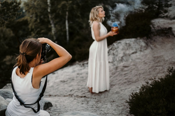 Fotografin Sachsen - Annelie Brux während eines berührenden Fotoshootings in der Sächsischen Schweiz
