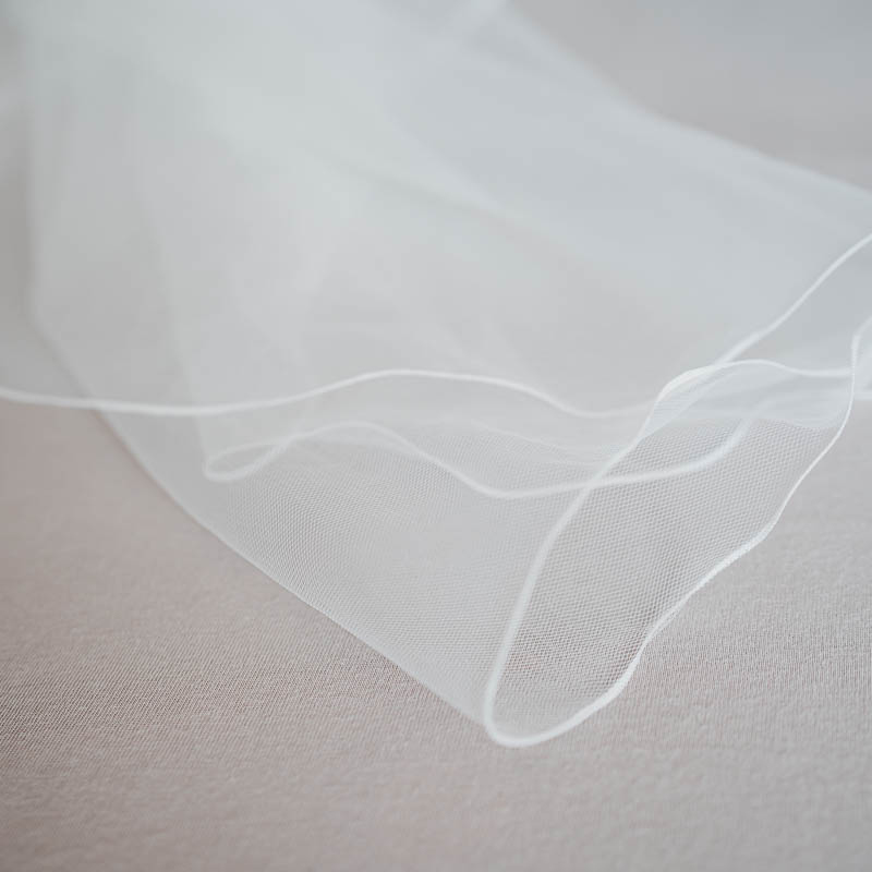 Hochzeitsfotograf Radebeul fotografiert auch unscheinbare Details wie den Brautschleier.