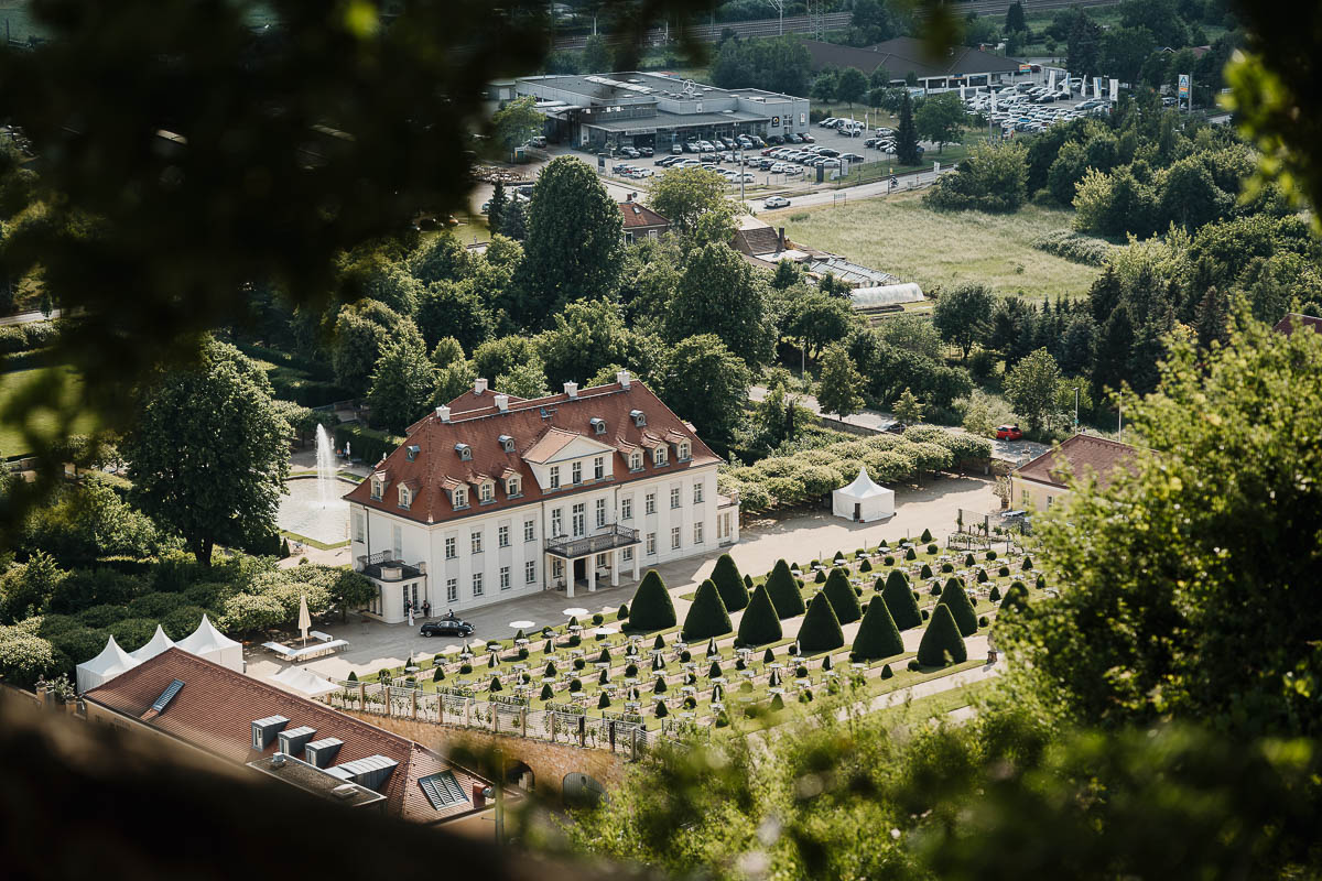 Blick von der Sternwarte auf Schloss Wckerbarth und Radebeul.